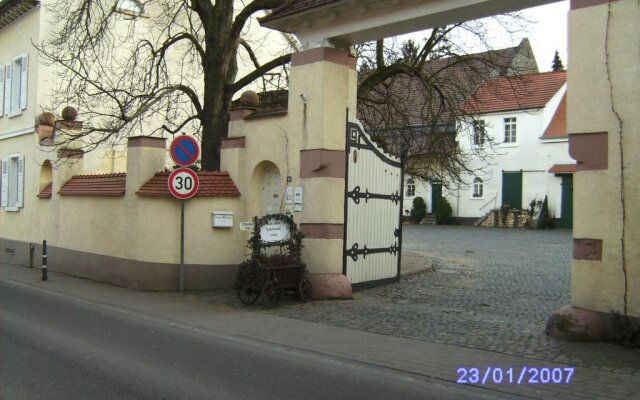 Weingut & Gästehaus Bernhard-Räder