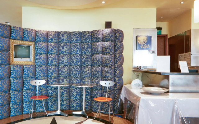 Classique Hotel (SG Clean Certified)