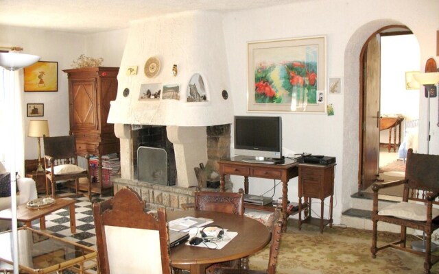 House With 3 Bedrooms in Peyrolles-en-provence, With Wonderful Mountai