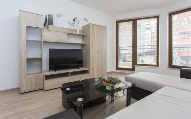 Bright 1bdr Apartment Near Center - Free Parking