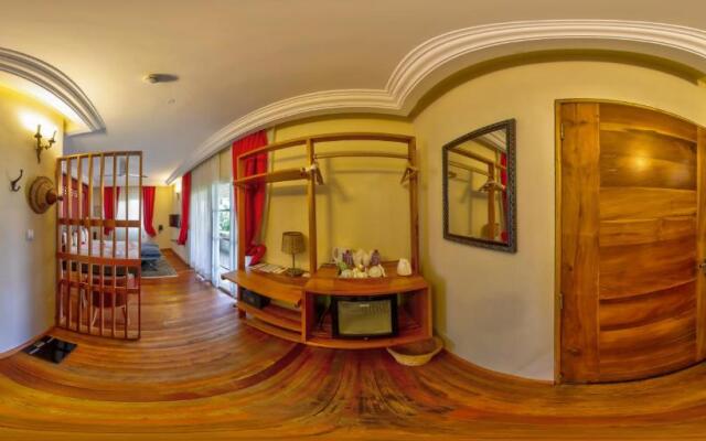 Golden Hill Parker Hotel