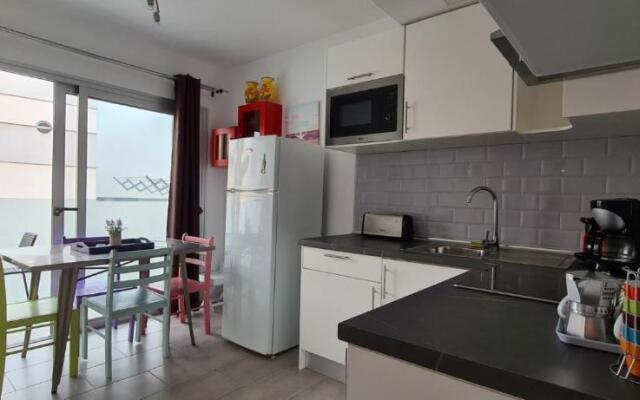 COOL Apartment NEAR Beach Pool & AC 1