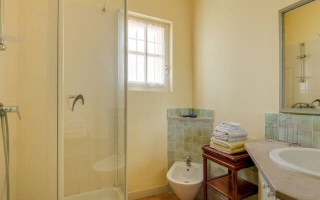 Secluded Holiday Home in Rustrel With Swimming Pool