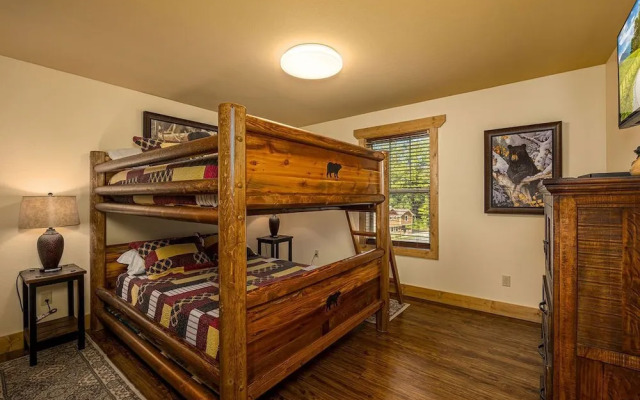 Hilltop Haven - Four Bedroom Chalet