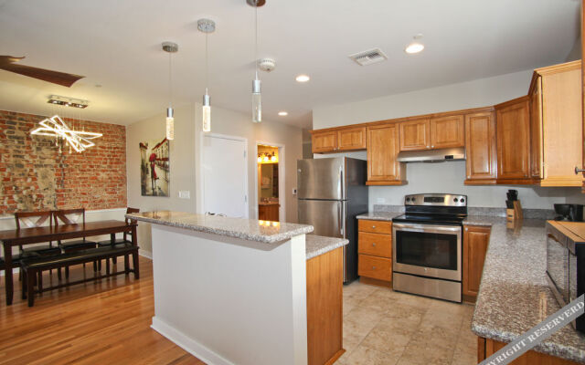Hosteeva French Quarter Luxury Condo