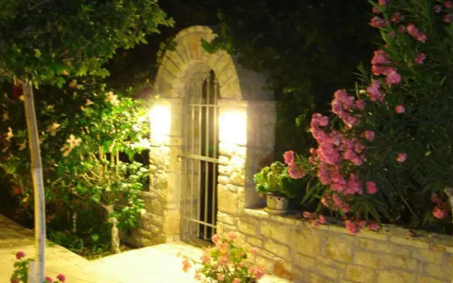 Pansion Koroni