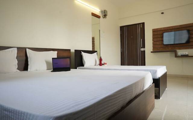 OYO 28029 Living Luxurious Studio Rooms