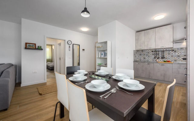 Family Apartment House Lucija With Pool