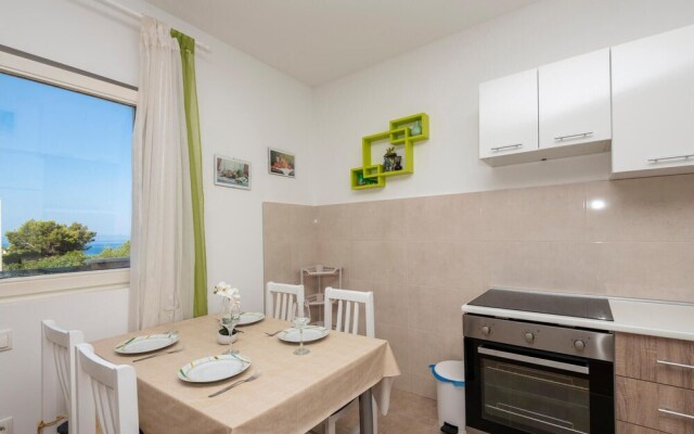 Amazing Apartment in Makarska With 1 Bedrooms and Wifi