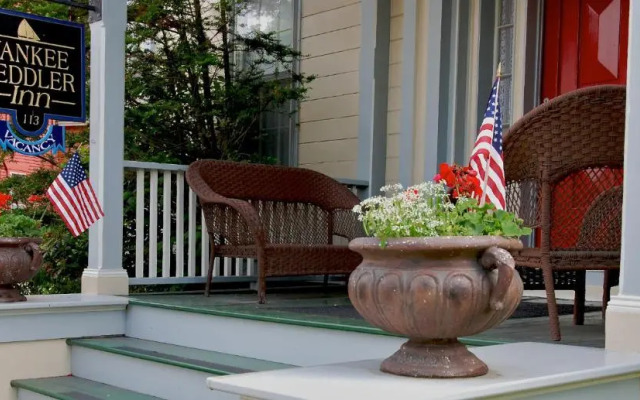 Yankee Peddler Inn
