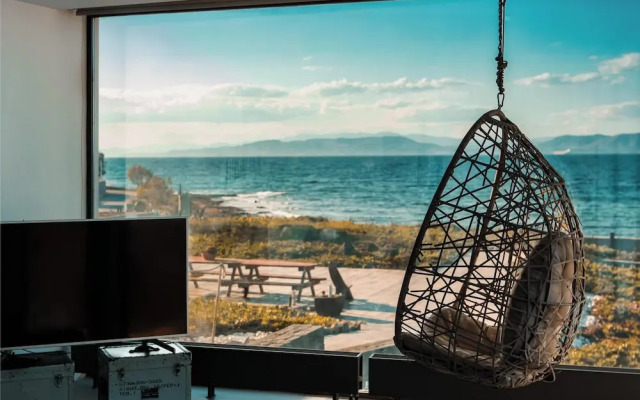 Horizon Luxury Seafront Villa