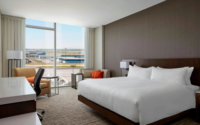 Calgary Airport Marriott In-Terminal Hotel