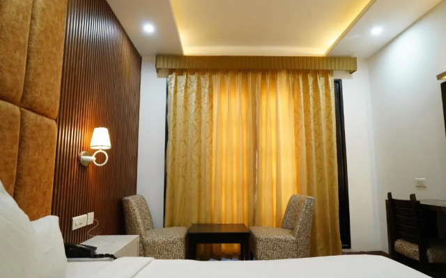 OYO 24912 Hotel Raunak