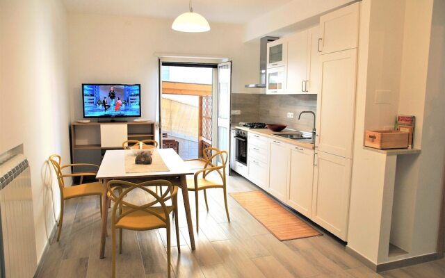 Air-conditioned Apartment With Patio, Wifi and Parking