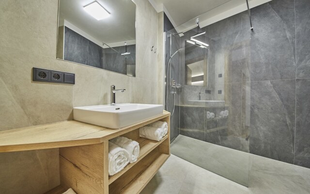 The Peak - Premium Apartments
