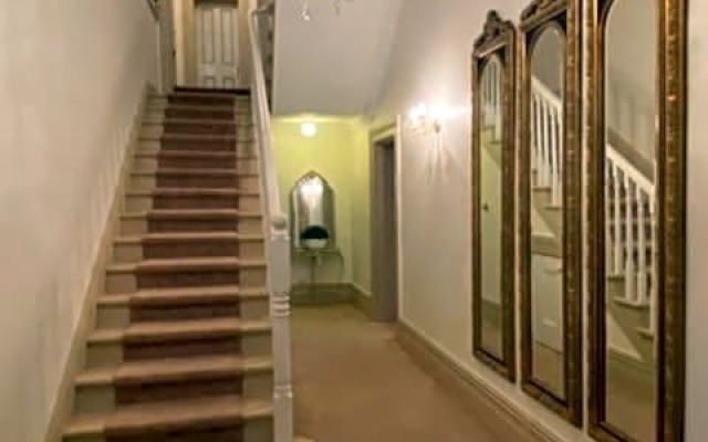 Te Rata House - All 6 Rooms