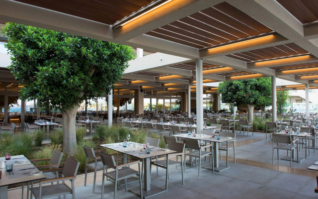 Amada Colossos Resort