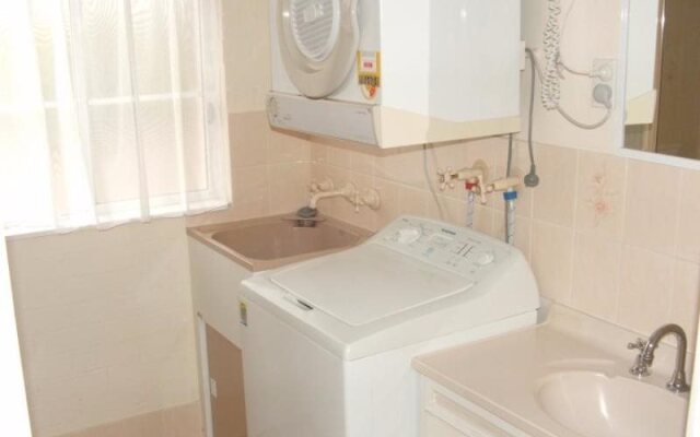 'Gracelands' Unit Six