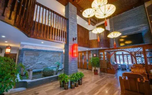 Longxinfang Courtyard Holiday Hotel