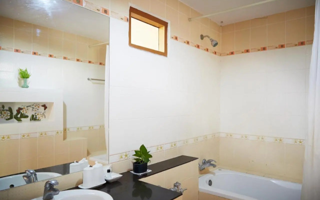 The Country Lake View Hotel