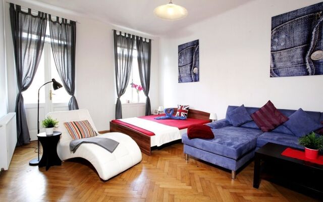 Large Wenceslas Square Apartment for 10 guests