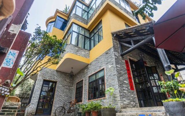 Sudi Courtyard