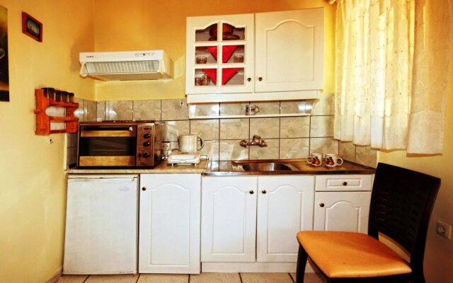 Eleni Family Apartments