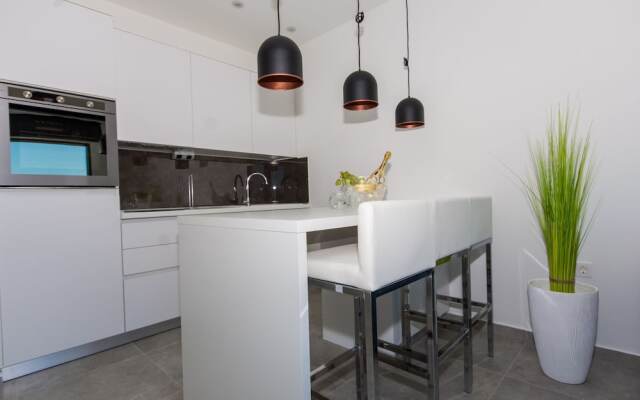 Luxury Apartments Royal M with Pool