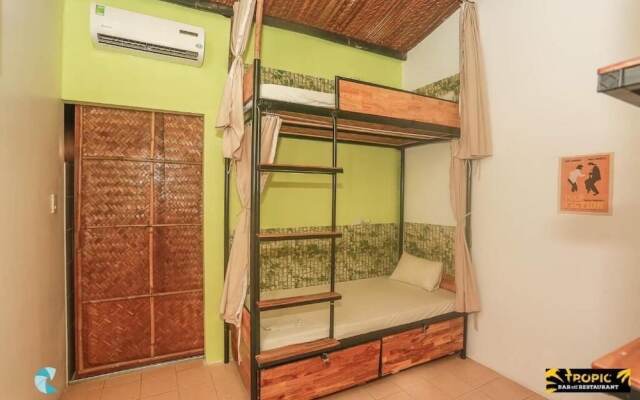 tropic hostel and restaurant