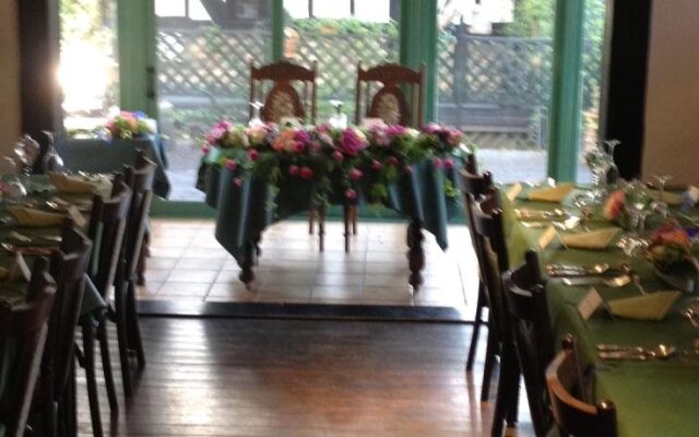 Petit Hotel & Restaurant Old Age