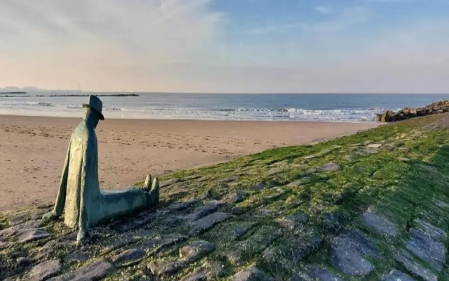 Cozy 4th Floor Apartment