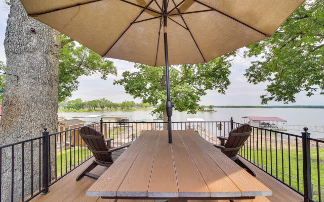 2 Boat Docks: Grand Lake Waterfront Home