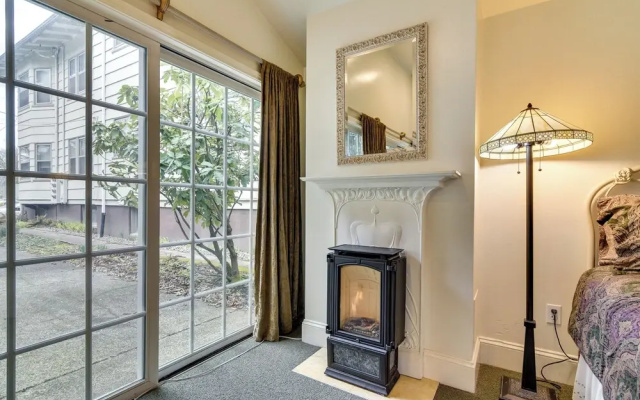 Cozy Portland Studio w/ Electric Fireplace