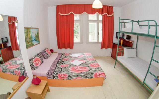Ivani Hostel and B&B