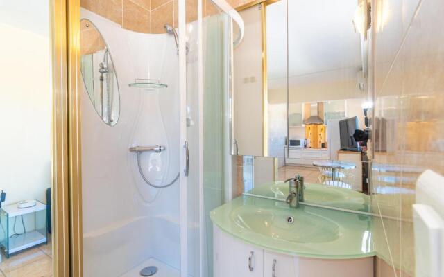 Studio terrasse - Piscine- Tennis