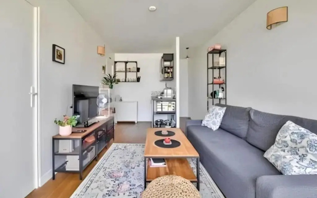 One Bedroom Apartment - Canal Saint Martin (360)