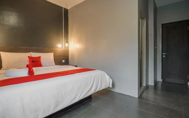RedDoorz Plus near Maimun Palace 2 Medan