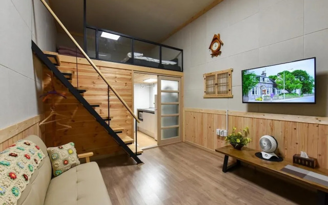 Yeosu Chunghong Pension