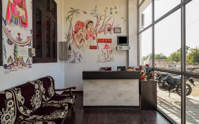 OYO 10682 Hotel Blue Lotus