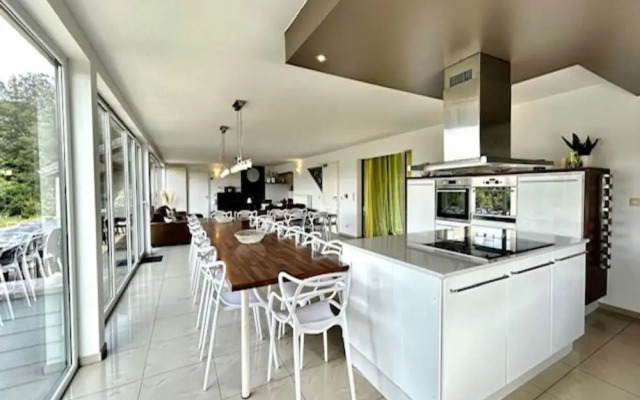 Luxury Villa in Stavelot with Hot Tub