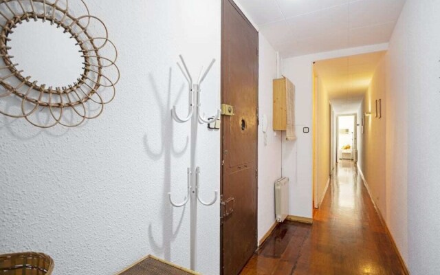 Spacious 4 Bed Apt Close to Sagrada Familia Temple