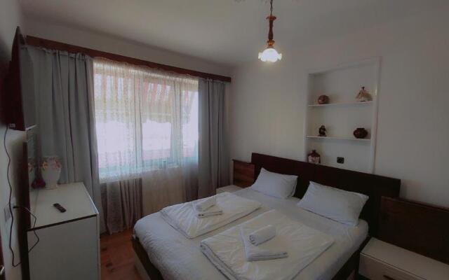On Khimshiashvili Apartment