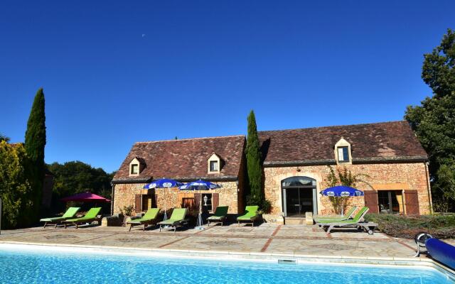 Beautiful Holiday Home with Heated Pool in Cazals France
