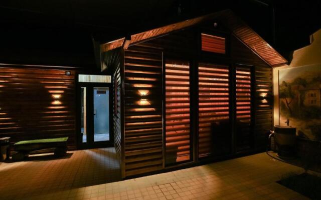 Отель Asian Plaza