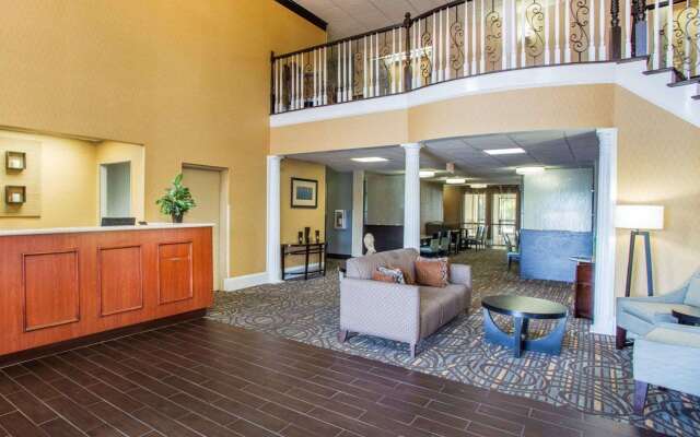 Comfort Inn & Suites at Stone Mountain