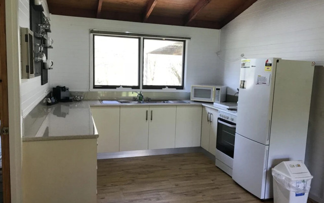 Hampton Cottage, Bright