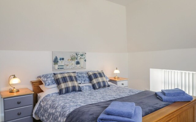 2A Meredith Mews