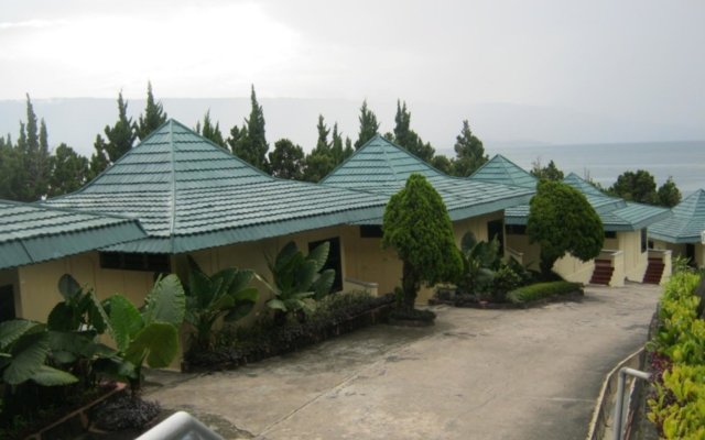 Danau Toba International Cottage