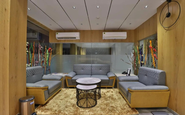 OYO Rooms Near Station Gulambaba Road 2