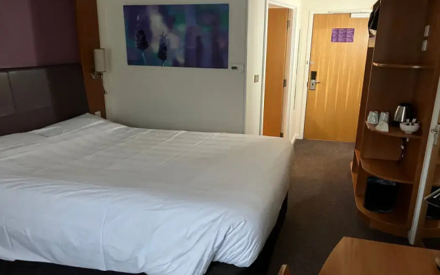 Premier Inn Wigan (m6, J25)